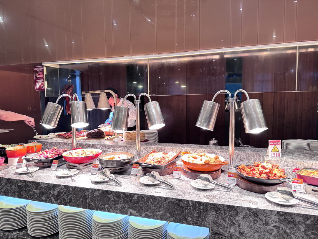 【新竹老爺酒店Le Café自助餐】氣派裝潢高質感Buffet，必吃爐烤牛排、生魚片、哈根達斯！ @猴屁的異想世界
