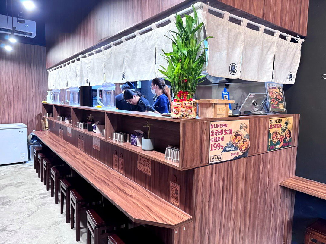 【島之麵屋】台中西區拉麵推薦，淡麗系鹽味海鮮拉麵超澎湃，學生價199元超佛心！ @猴屁的異想世界