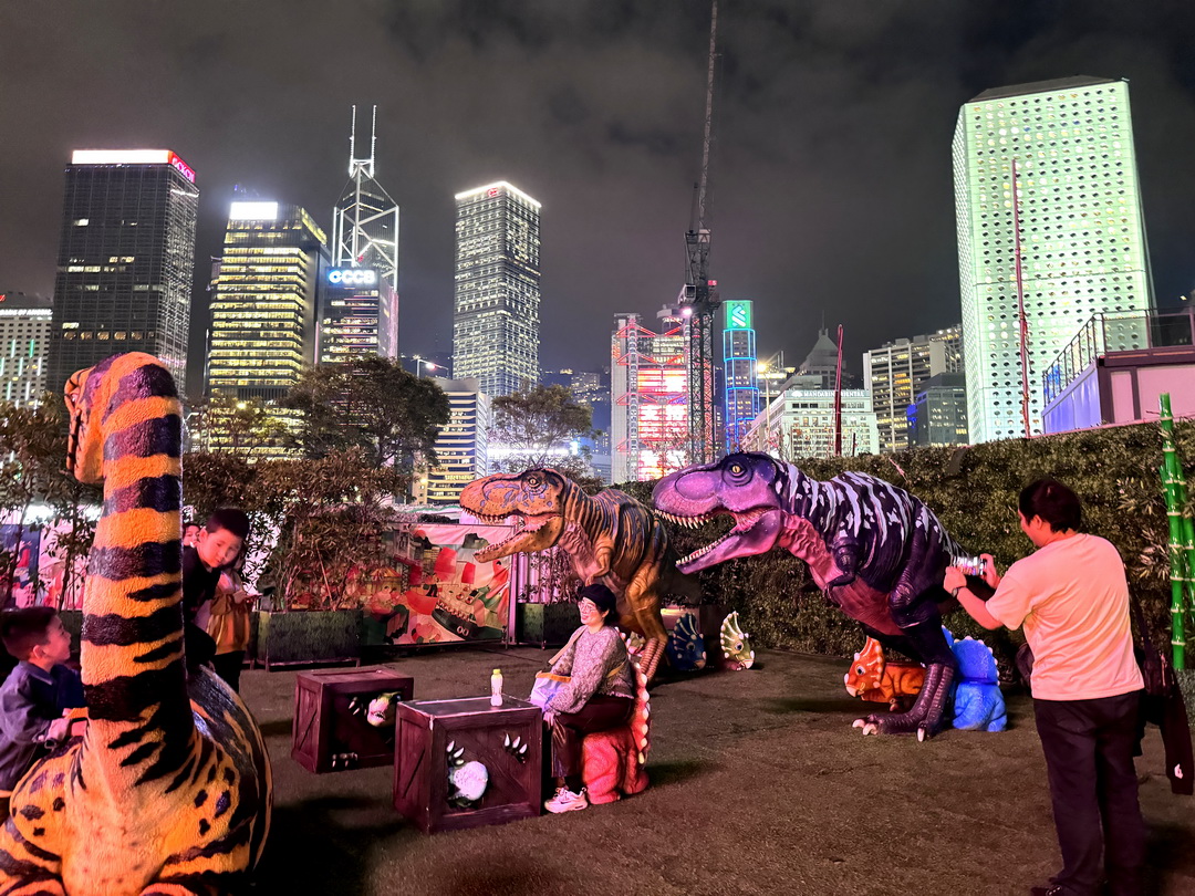 香港摩天輪｜中環必玩景點！20元港幣搭上高空賞維多利亞港夜景，還有可愛造景好拍好玩 @猴屁的異想世界