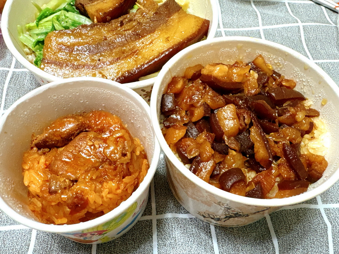 南機場夜市美食｜12間必吃人氣小吃推薦，米其林必比登臭豆腐、蚵嗲、沙威瑪、滷肉飯、炸雞通通有 @猴屁的異想世界