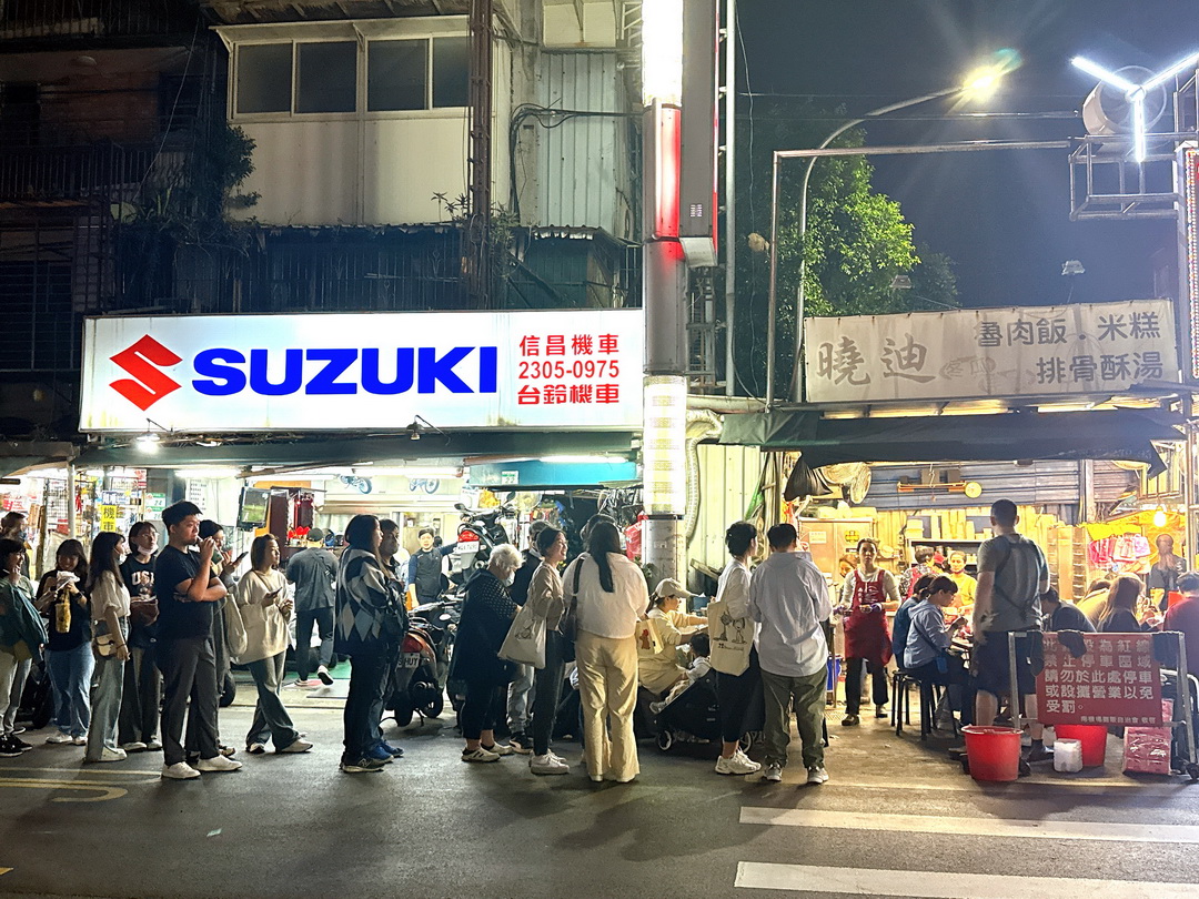 南機場夜市美食｜12間必吃人氣小吃推薦，米其林必比登臭豆腐、蚵嗲、沙威瑪、滷肉飯、炸雞通通有 @猴屁的異想世界