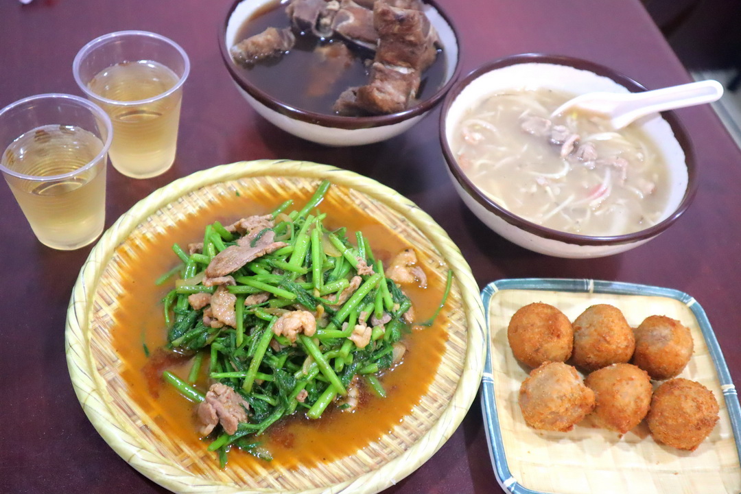 【古早時代現炒鴨肉羹】嘉義宵夜美食推薦，藥燉排骨、生炒鴨肉羹必吃，在地人激推小吃！ @猴屁的異想世界