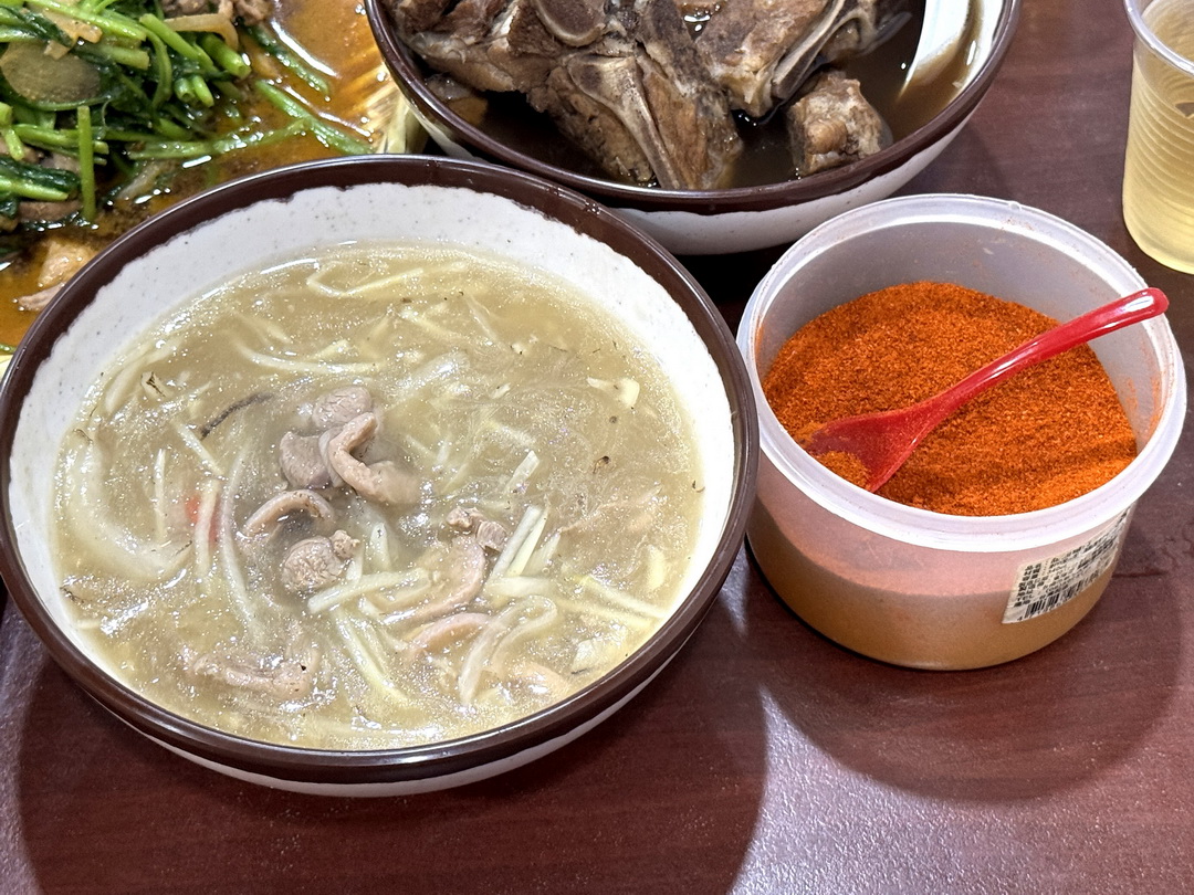 【古早時代現炒鴨肉羹】嘉義宵夜美食推薦，藥燉排骨、生炒鴨肉羹必吃，在地人激推小吃！ @猴屁的異想世界