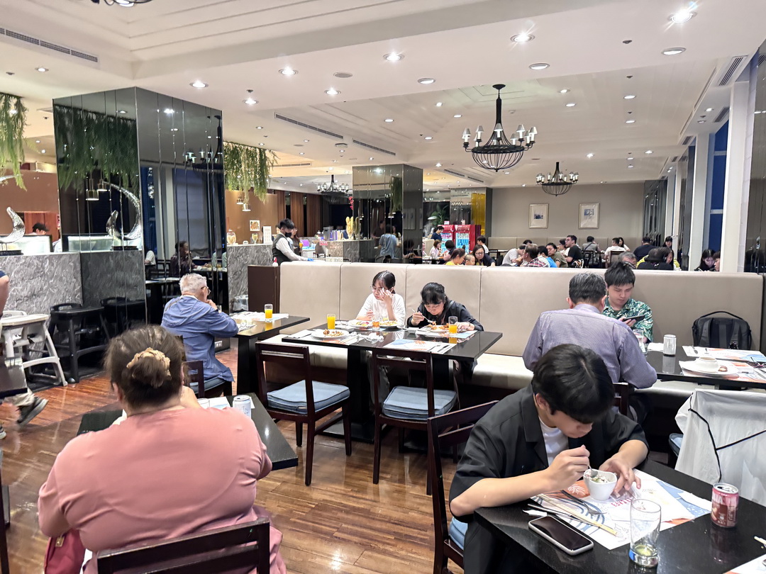 【新竹老爺酒店Le Café自助餐】氣派裝潢高質感Buffet，必吃爐烤牛排、生魚片、哈根達斯！ @猴屁的異想世界