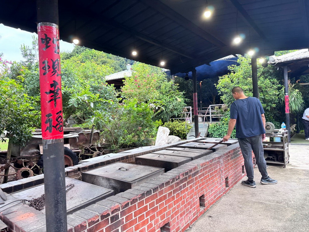 龍之居土雞城｜台中北屯合菜推薦！5000元合菜10道菜超澎湃，招牌甕仔雞、鳳梨蝦球必吃 @猴屁的異想世界