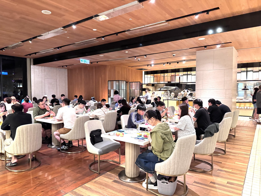 彩匯自助餐廳｜美福大飯店高級Buffet吃到飽推薦，牛排龍蝦干貝生蠔甜點酒水無限爽吃！ @猴屁的異想世界