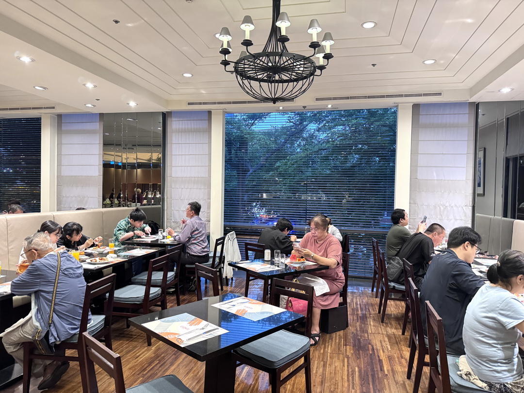【新竹老爺酒店Le Café自助餐】氣派裝潢高質感Buffet，必吃爐烤牛排、生魚片、哈根達斯！ @猴屁的異想世界