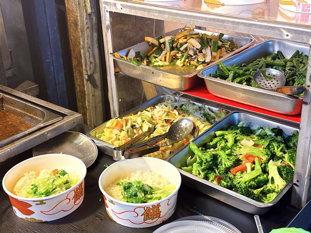 曉迪筒仔米糕｜南機場夜市超人氣排隊美食，必吃筒仔米糕、魯肉飯、魯爌肉便當！ @猴屁的異想世界