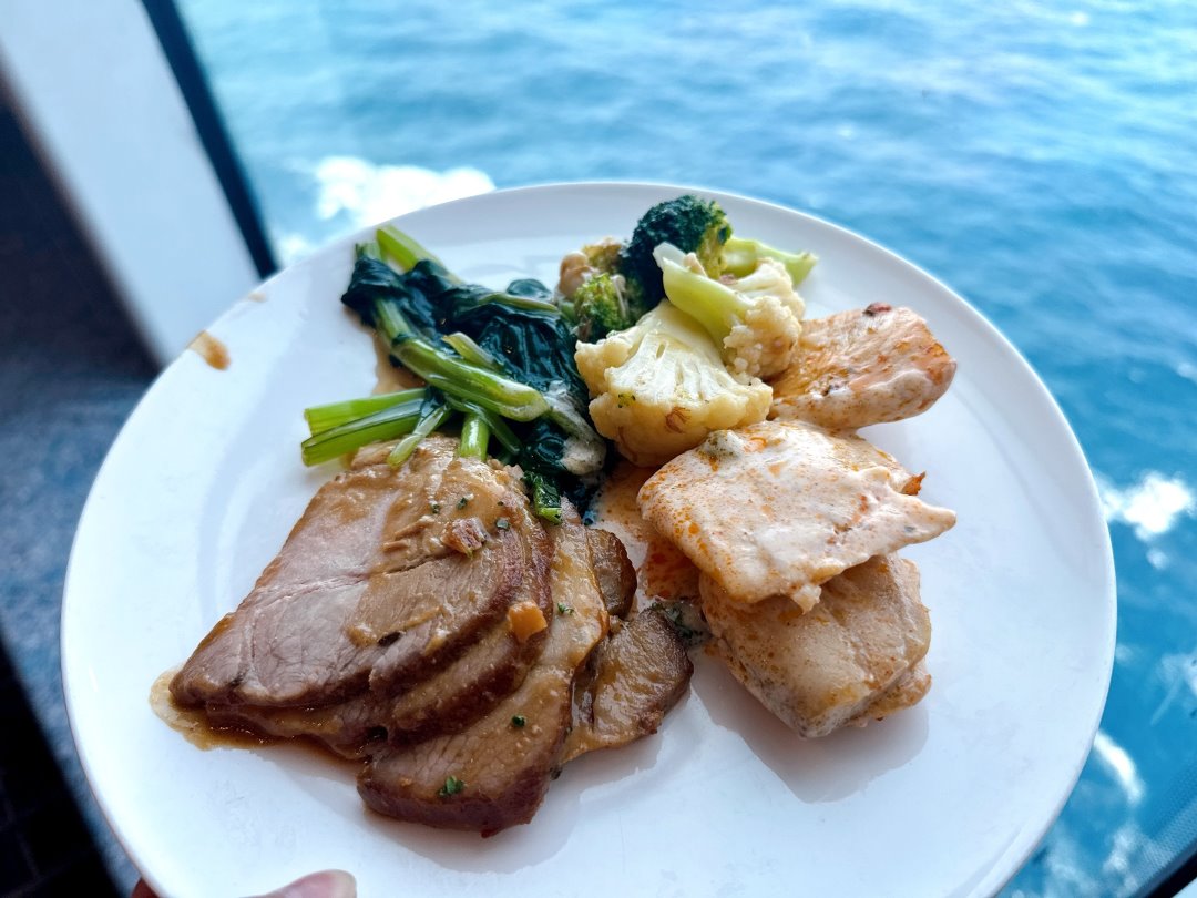 麗星郵輪探索星號｜3間免費餐廳吃到飽，每天菜色不同，6天5夜美食不重複！ @猴屁的異想世界