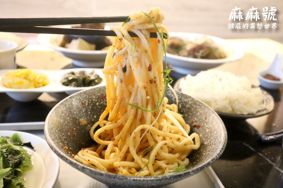 麻麻號排骨鴨血豆腐專賣｜輔大周邊CP值高隱藏版美食，新莊網美餐廳 @猴屁的異想世界