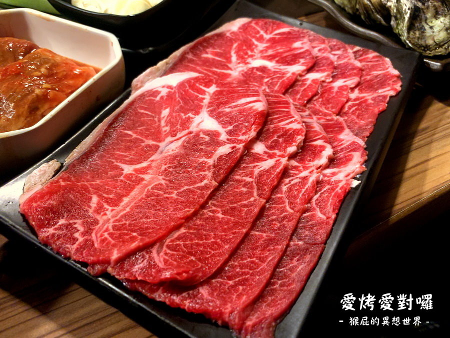 愛烤愛對囉士林店｜台北燒肉吃到飽499元起，食材超優有生蠔、牛排、韓式烤肉等，當月壽星優惠 @猴屁的異想世界