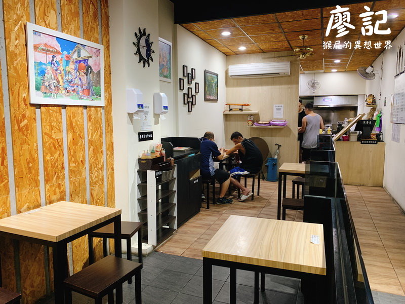 廖記燒餅豆漿｜逢甲宵夜推薦，蛋餅、小籠湯包超級好吃，燒餅一下就賣光，晚上8點半才開 @猴屁的異想世界