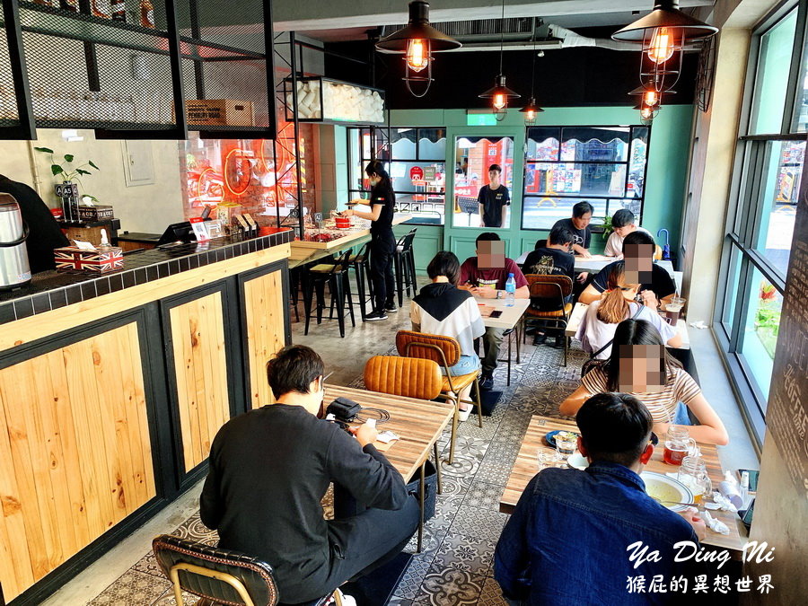 【台中美食】逢甲CP值高義大利麵-亞丁尼義式麵屋(逢甲店)！台中IG打卡美食，Tiffany藍外觀超美，高貴不貴好吃義大利麵！內有亞丁尼逢甲菜單！(逢甲夜市美食、逢甲餐廳推薦) @猴屁的異想世界