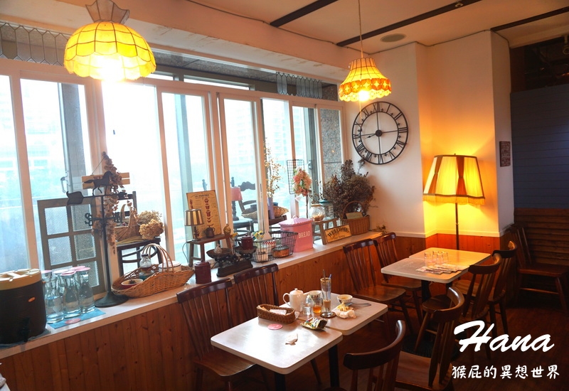 【新北板橋】板橋超人氣早午餐-Hana Cafe(板橋環球店)！去新北歡樂耶誕城可以去對面板橋車站二樓吃HANA！鄉村童話風環境超可愛！早午餐、下午餐都適合！捷運板橋站！(板橋餐廳推薦、板橋早午餐推薦、台北早午餐) @猴屁的異想世界