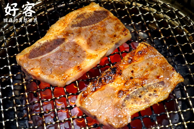 好客燒烤｜台南燒肉吃到飽，泰國蝦、牛小排、生蠔隨你吃，調酒啤酒無限暢飲 @猴屁的異想世界