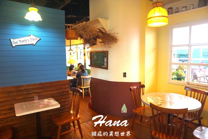 【新北板橋】板橋超人氣早午餐-Hana Cafe(板橋環球店)！去新北歡樂耶誕城可以去對面板橋車站二樓吃HANA！鄉村童話風環境超可愛！早午餐、下午餐都適合！捷運板橋站！(板橋餐廳推薦、板橋早午餐推薦、台北早午餐) @猴屁的異想世界