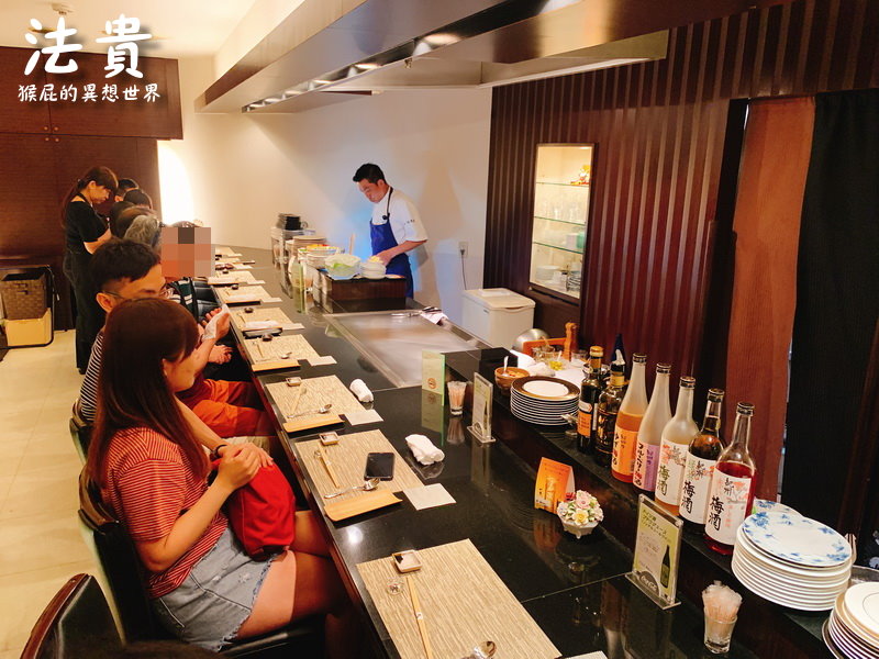 鉄板DINING法貴｜日本必吃神戶牛排CP值高神戶牛午餐，生意超好還沒開門就在排隊 @猴屁的異想世界