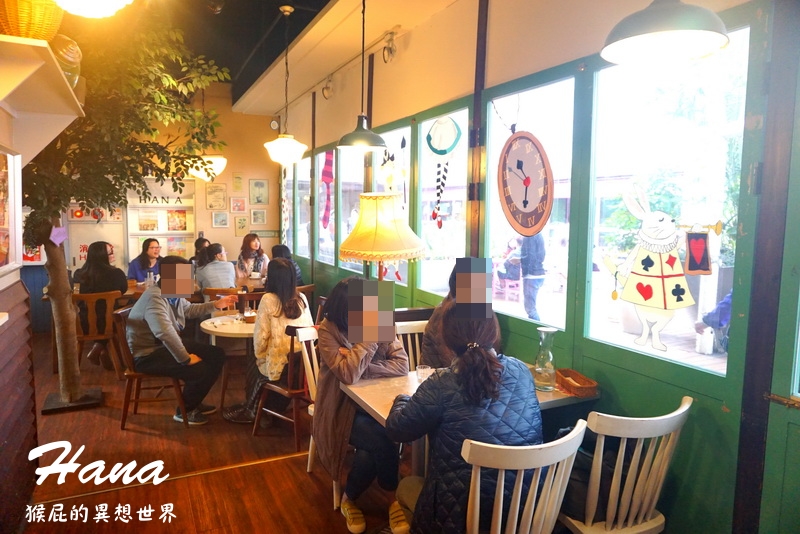 【新北板橋】板橋超人氣早午餐-Hana Cafe(板橋環球店)！去新北歡樂耶誕城可以去對面板橋車站二樓吃HANA！鄉村童話風環境超可愛！早午餐、下午餐都適合！捷運板橋站！(板橋餐廳推薦、板橋早午餐推薦、台北早午餐) @猴屁的異想世界