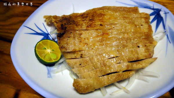 阿國海鮮燒烤小鋪｜永和平價美味居酒屋，竟然有賣羊肉爐、鹽烤超大魷魚好吃 @猴屁的異想世界