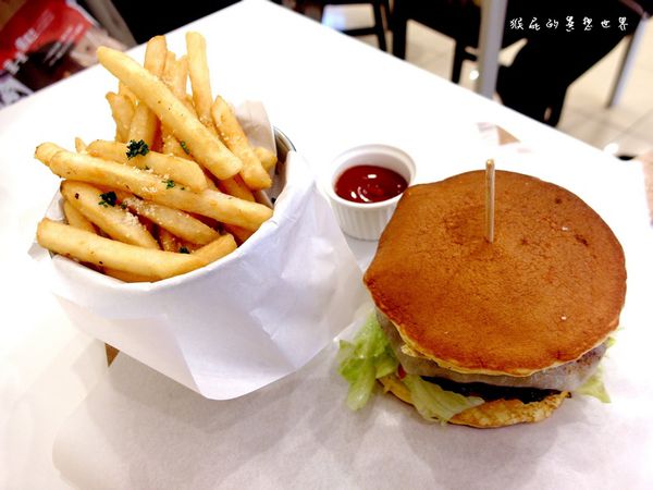【台中東海】樂丘廚房！東海大學周邊美食超特別鬆餅漢堡！(發送網)