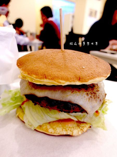 樂丘廚房｜台中東海美食，鬆餅漢堡超特別，東海大學周邊美食 @猴屁的異想世界