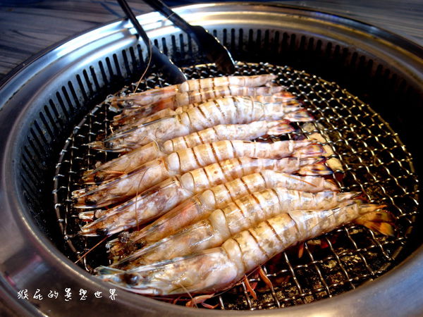 好客酒吧燒烤｜台北燒肉吃到飽，11樓景觀餐廳，頂級海鮮燒肉火鍋吃到飽 @猴屁的異想世界