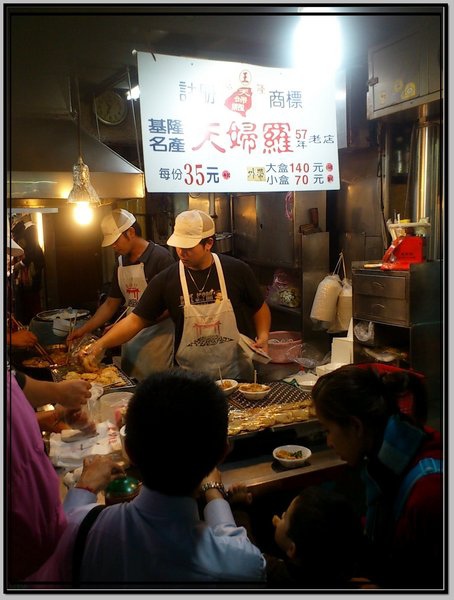 基隆廟口夜市美食｜阿華炒麵+王記天婦羅+小陳米粉湯+吳記螃蟹羹 @猴屁的異想世界