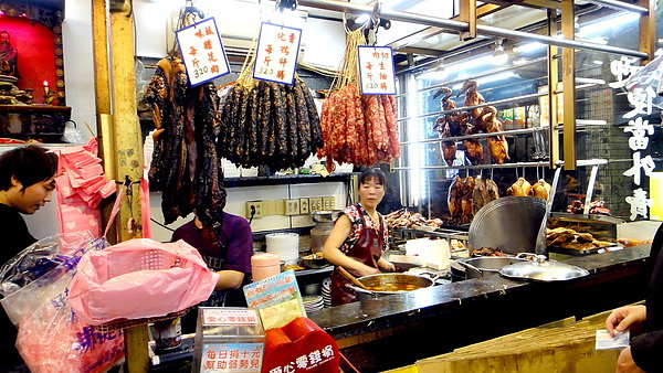 香城燒臘小館｜新莊超厲害港式燒臘，化皮燒肉必點，輔大周邊超人氣排隊美食 @猴屁的異想世界