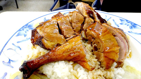 香城燒臘小館｜新莊超厲害港式燒臘，化皮燒肉必點，輔大周邊超人氣排隊美食 @猴屁的異想世界