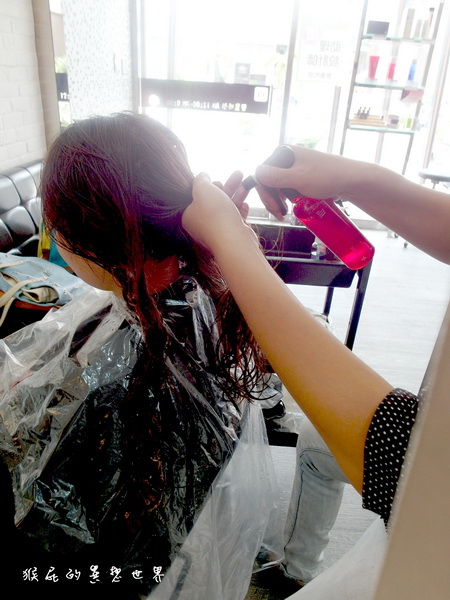 VS Hair Salon｜台中髮廊推薦，染髮亮麗咖啡紅超好看，設計師Sam很專業 @猴屁的異想世界