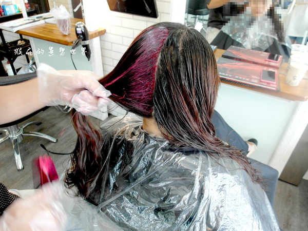 VS Hair Salon｜台中髮廊推薦，染髮亮麗咖啡紅超好看，設計師Sam很專業 @猴屁的異想世界
