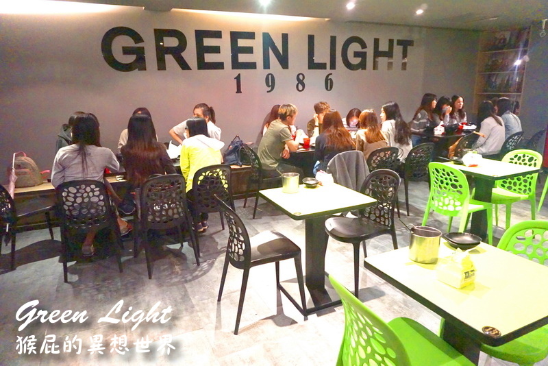 Green Light韓式炸雞吃到飽｜台北東區吃到飽，炸雞、韓式泡麵、年糕、韓式拌飯等通通吃到飽 @猴屁的異想世界