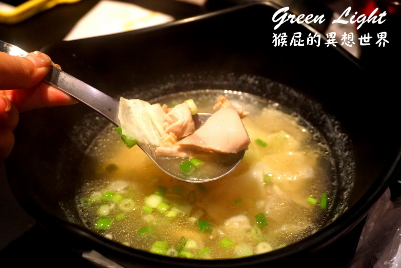 Green Light韓式炸雞吃到飽｜台北東區吃到飽，炸雞、韓式泡麵、年糕、韓式拌飯等通通吃到飽 @猴屁的異想世界