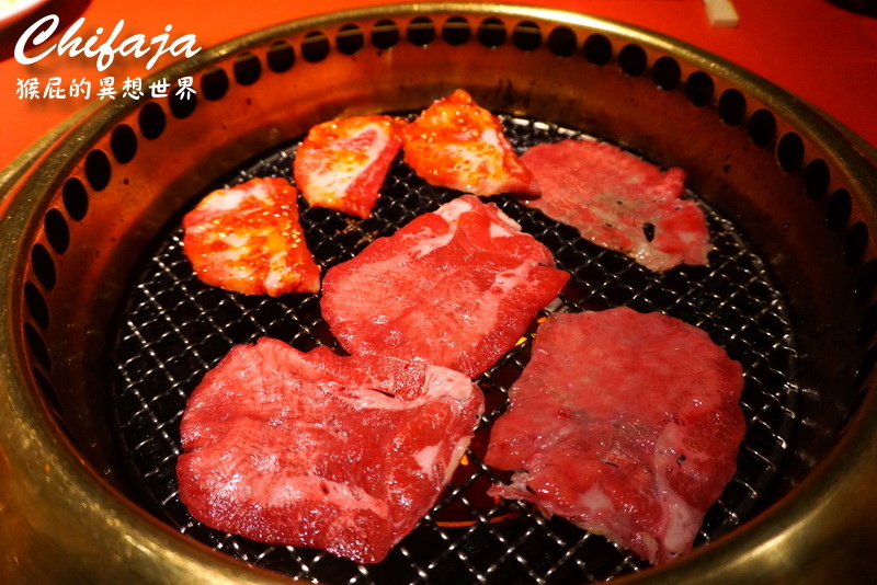 【日本燒肉吃到飽】京都燒肉吃到飽推薦-本格燒肉(四条木屋町店)！CP值高平價美味燒肉吃到飽！來日本玩一定要燒肉吃到飽啊！(京都美食、京都吃到飽)